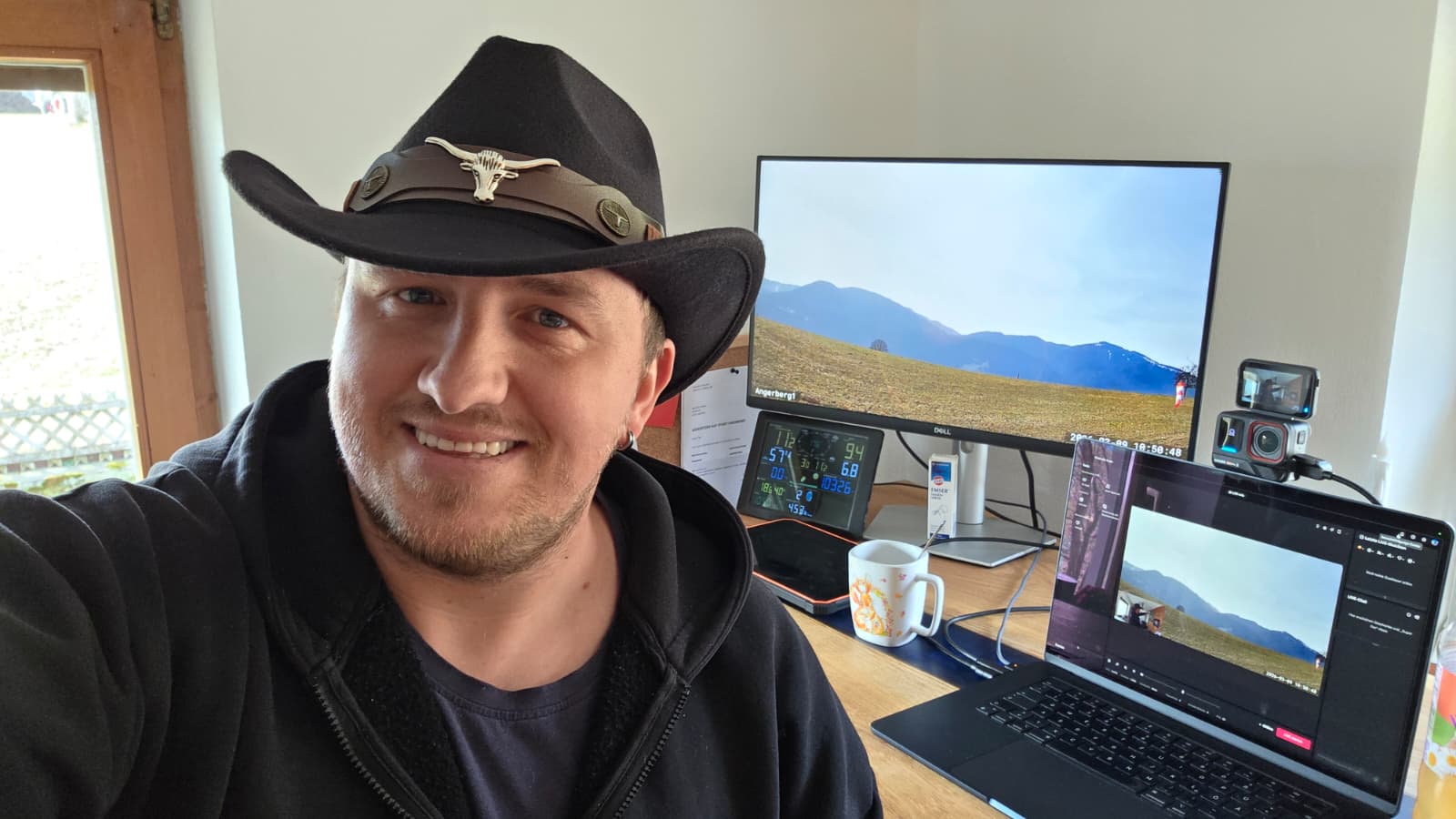 Markus am Laptop — unsere Produktempfehlungen im Amazon-Shop