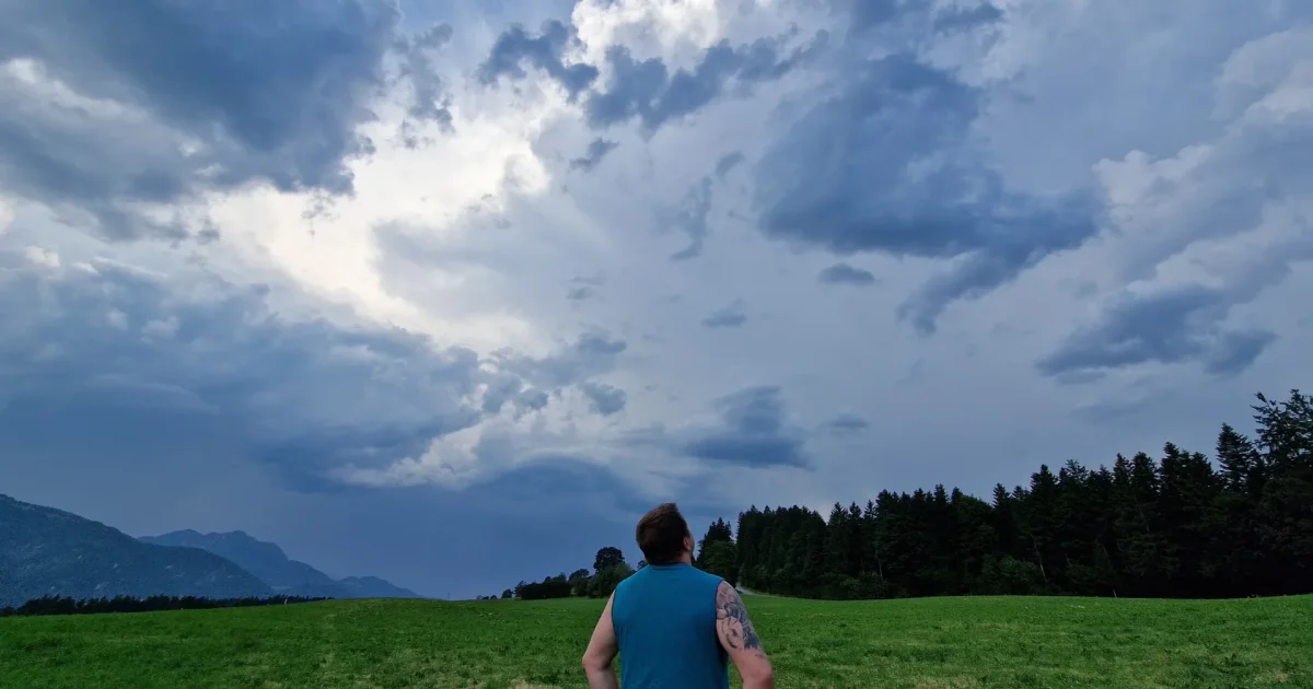 Markante Kaltfront bringt Gewitter und Temperatursturz!