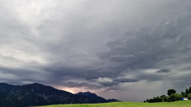 Wetter Tirol heute: Wechselhaft, kühler und später teils kräftige Gewitter möglich!