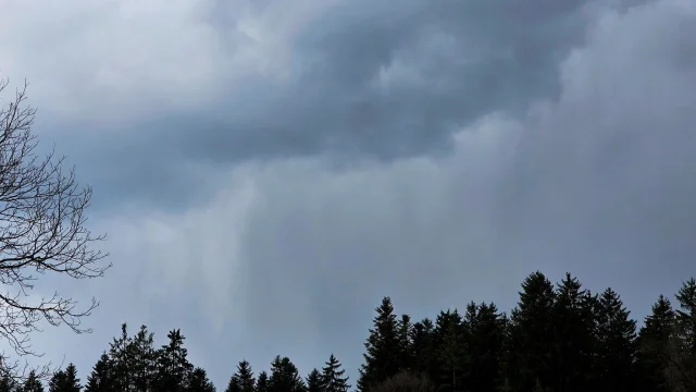 Unruhiges Wetter in Tirol: Schnee bis 500 m und stürmischer Nordföhn sowie Graupelgewitter!