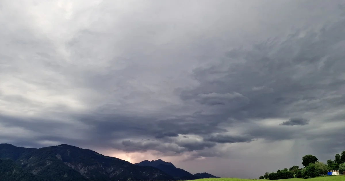 Wetter Tirol heute: Wechselhaft, kühler und später teils kräftige Gewitter möglich!