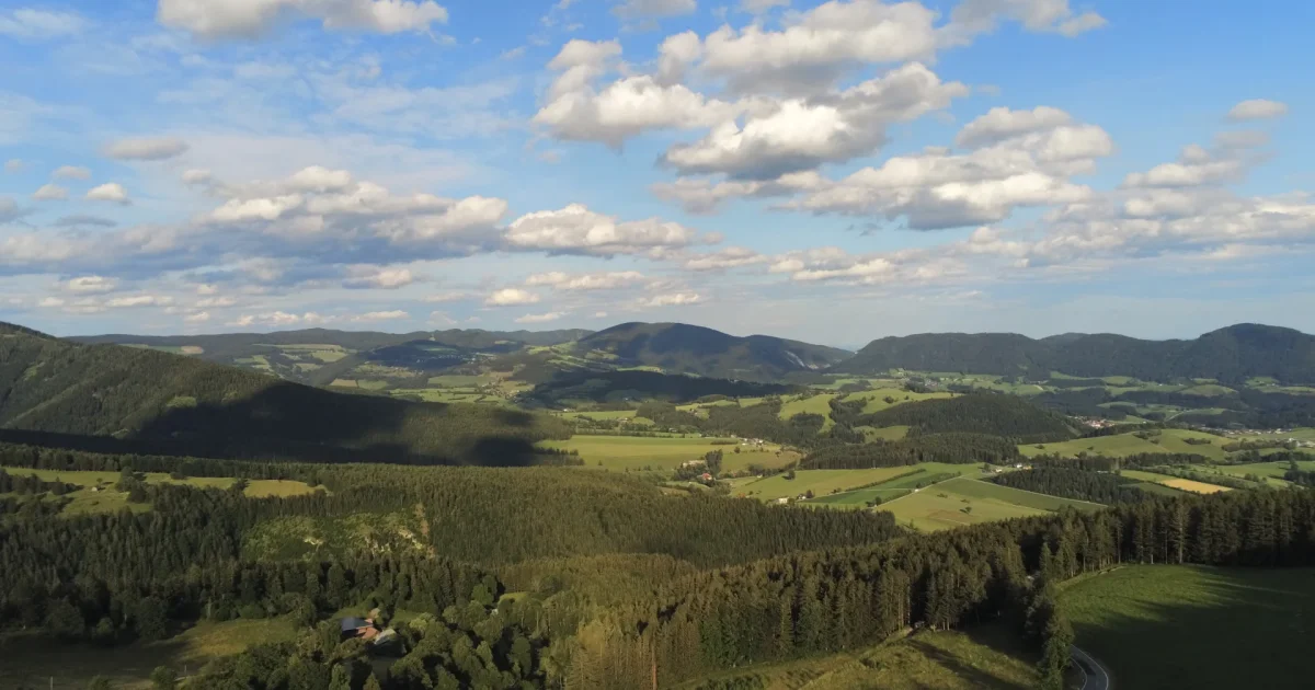 Wetter Tirol heute: Wolken, Schauer und föhnig im Süden