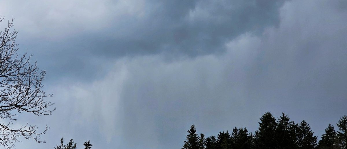 Unruhiges Wetter in Tirol: Schnee bis 500 m und stürmischer Nordföhn sowie Graupelgewitter!
