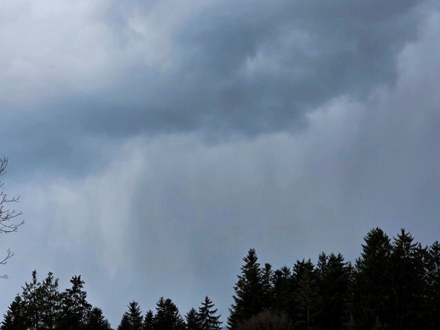 Unruhiges Wetter in Tirol: Schnee bis 500 m und stürmischer Nordföhn sowie Graupelgewitter!